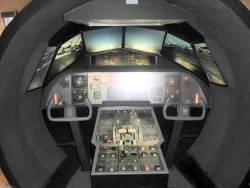 De f 100 cockpit van binnen